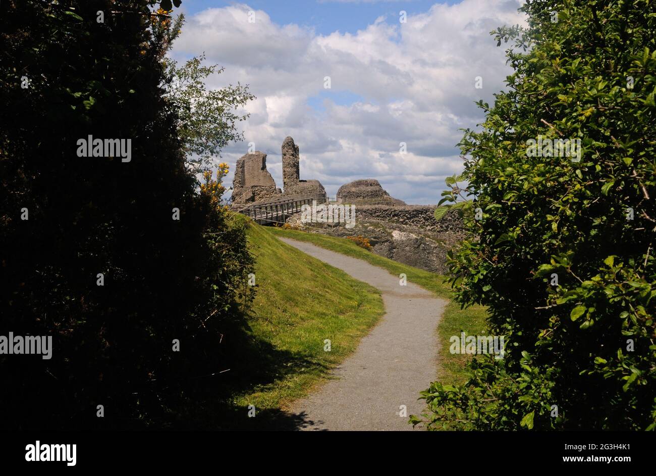L'approccio al Castello di Montgomery, a Montgomery, Montgomery, nel Montgomyshire, Galles Foto Stock