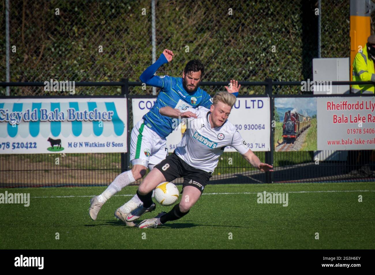 Bala, Galles 10 aprile 2021. JD Cymru Premier match tra Bala Town e i nuovi Santi, giocato a Maes Tegid,Bala. Foto Stock