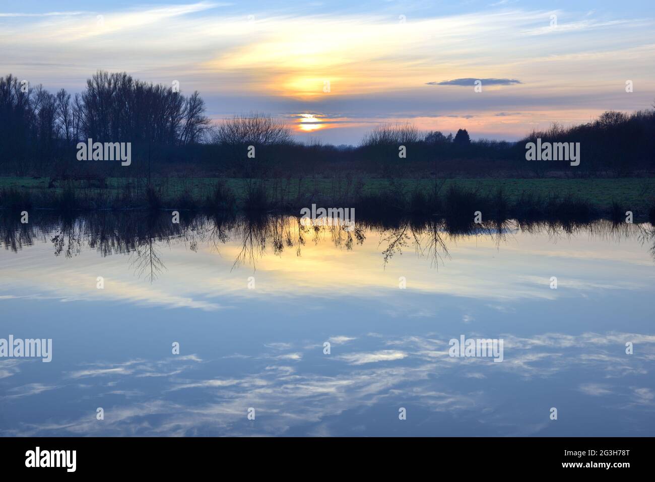 Tramonto sul canale di Hagenburg. Foto Stock