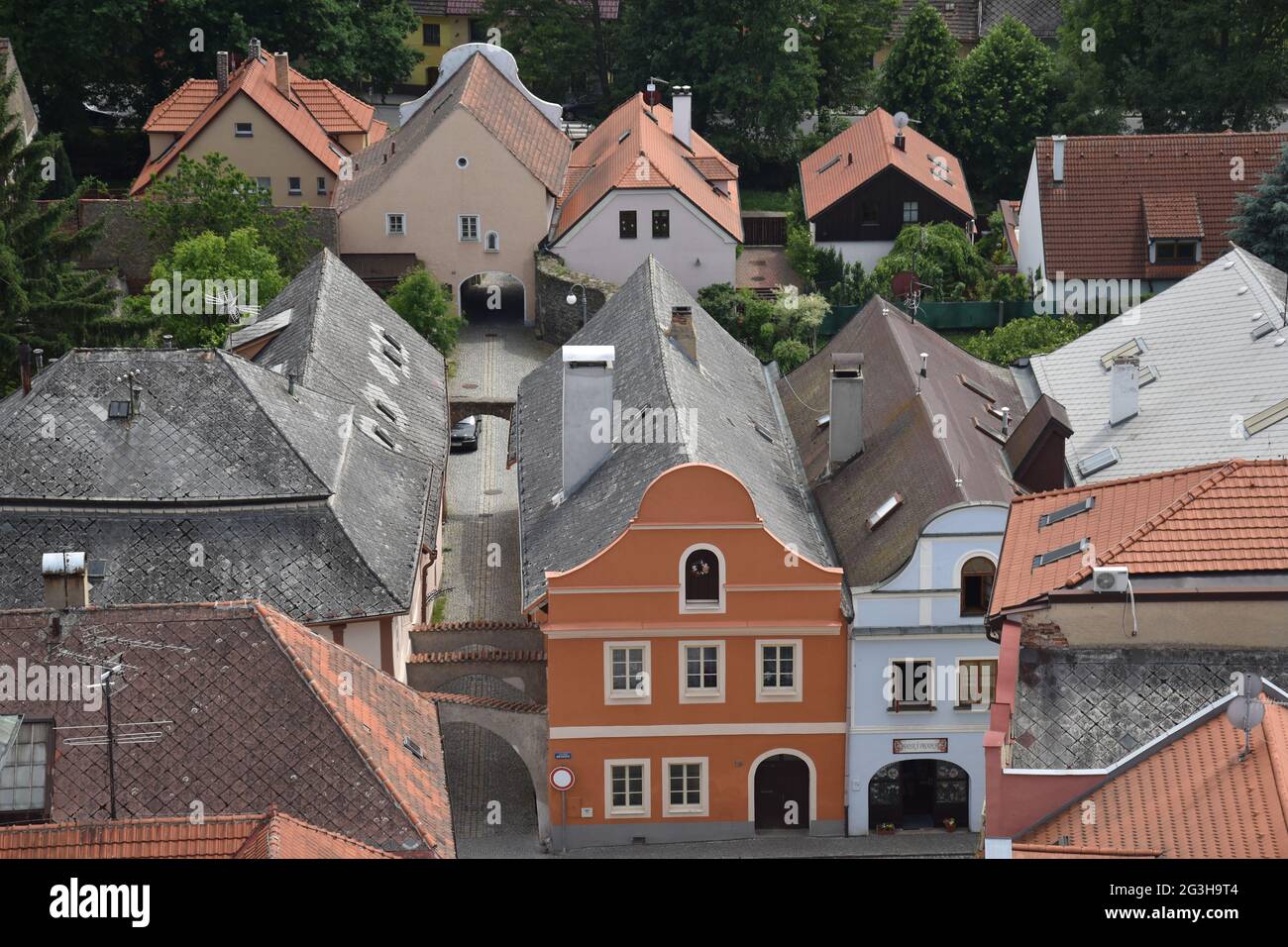 Domazlice, una piccola città della repubblica Ceca: Vista erale dalla torre della chiesa Foto Stock
