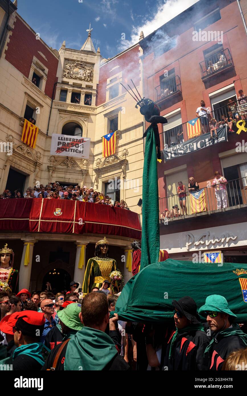 Danza dei Guiti (muli folclorici) nel festival Patum de Berga, patrimonio culturale immateriale mondiale dell'UNESCO (Barcellona, Catalogna, Spagna) Foto Stock
