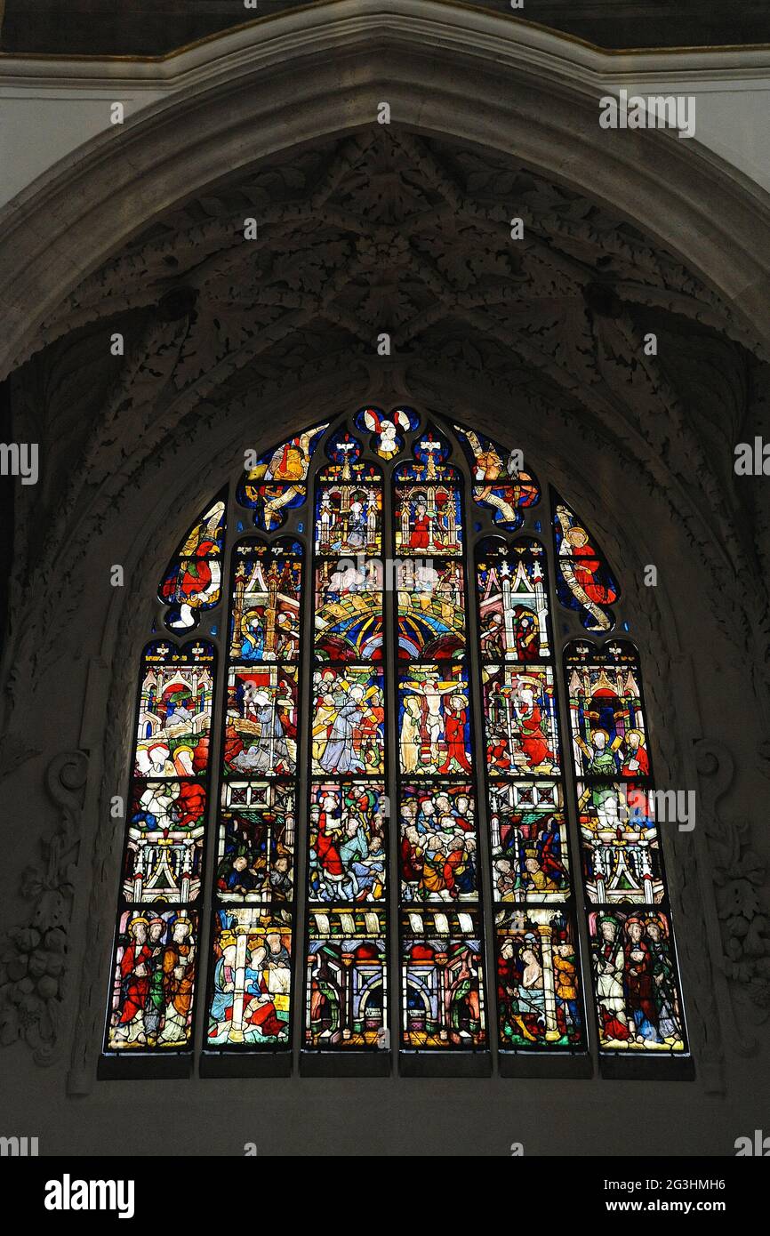 Vetrate nella chiesa di St.Jakobs Straubing Foto Stock