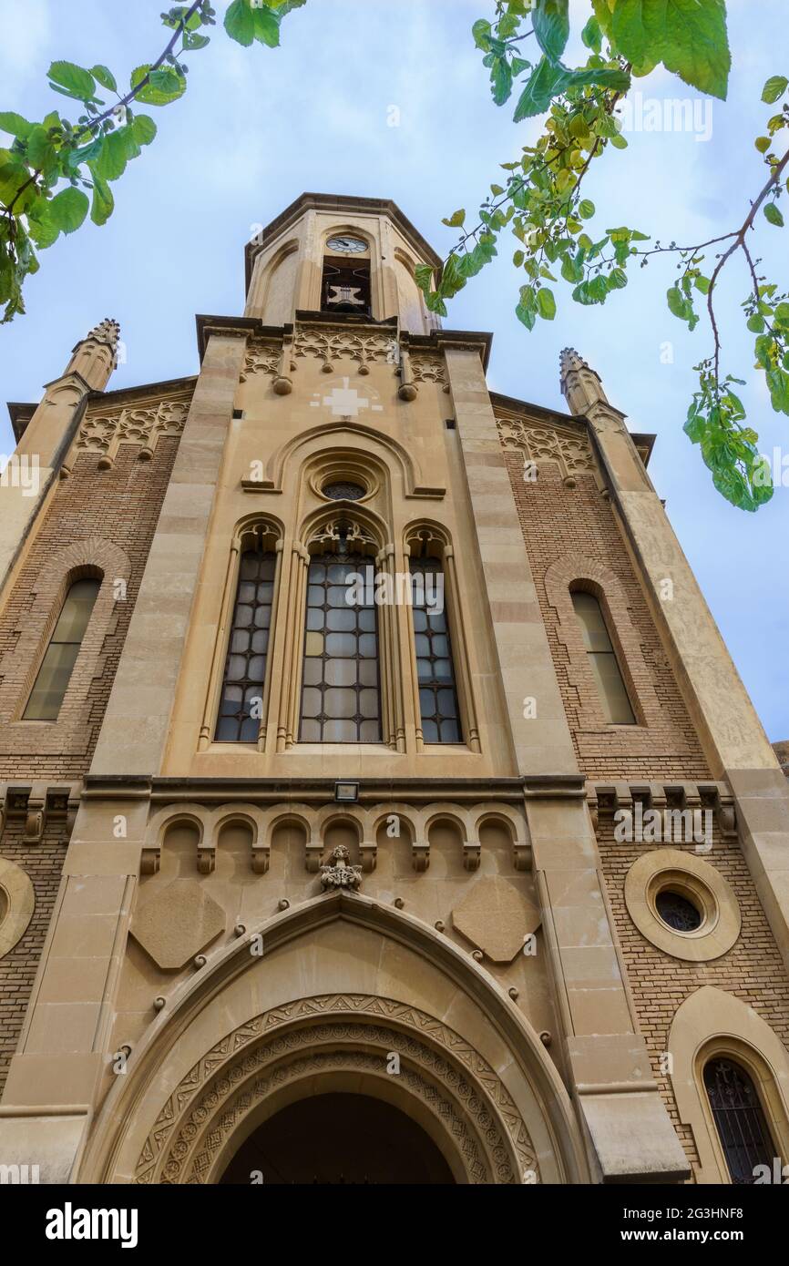 Sant Cebrià de Tiana è la chiesa parrocchiale di Tiana, Maresme, Barcellona, Spagna, protetta come patrimonio culturale di interesse locale Foto Stock