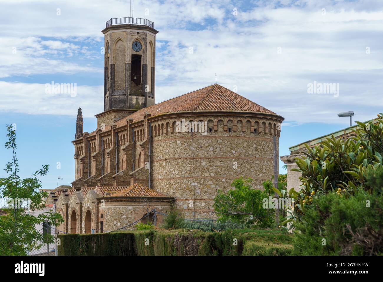 Sant Cebrià de Tiana è la chiesa parrocchiale di Tiana, Maresme, Barcellona, Spagna, protetta come patrimonio culturale di interesse locale Foto Stock