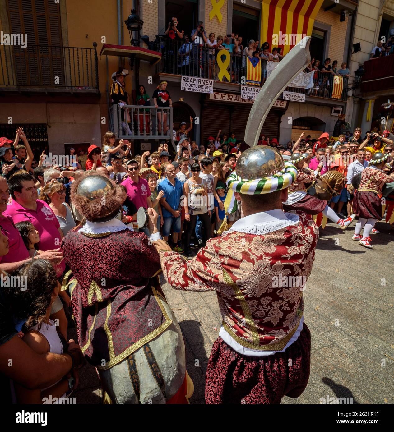 Danza dei Turchi i Cavallets (Turchi e cavalli) nel festival Patum de Berga, patrimonio culturale immateriale mondiale dell'UNESCO (Catalogna, Spagna) Foto Stock