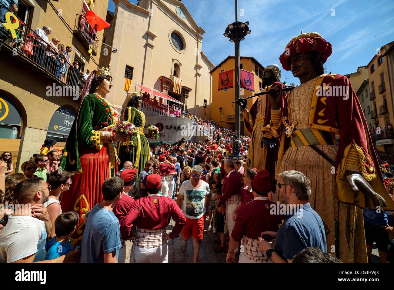 Processione delle autorità in piazza Sant Pere, prima di iniziare il gala Patum de Berga (Patum de Lluïment) (Barcellona, Catalogna, Spagna) Foto Stock