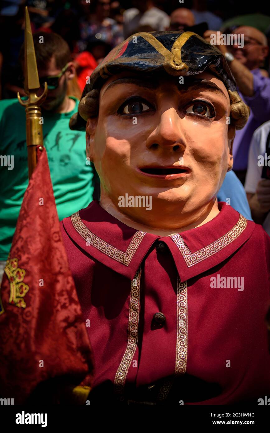 Processione delle autorità in piazza Sant Pere, prima di iniziare il gala Patum de Berga (Patum de Lluïment) (Barcellona, Catalogna, Spagna) Foto Stock