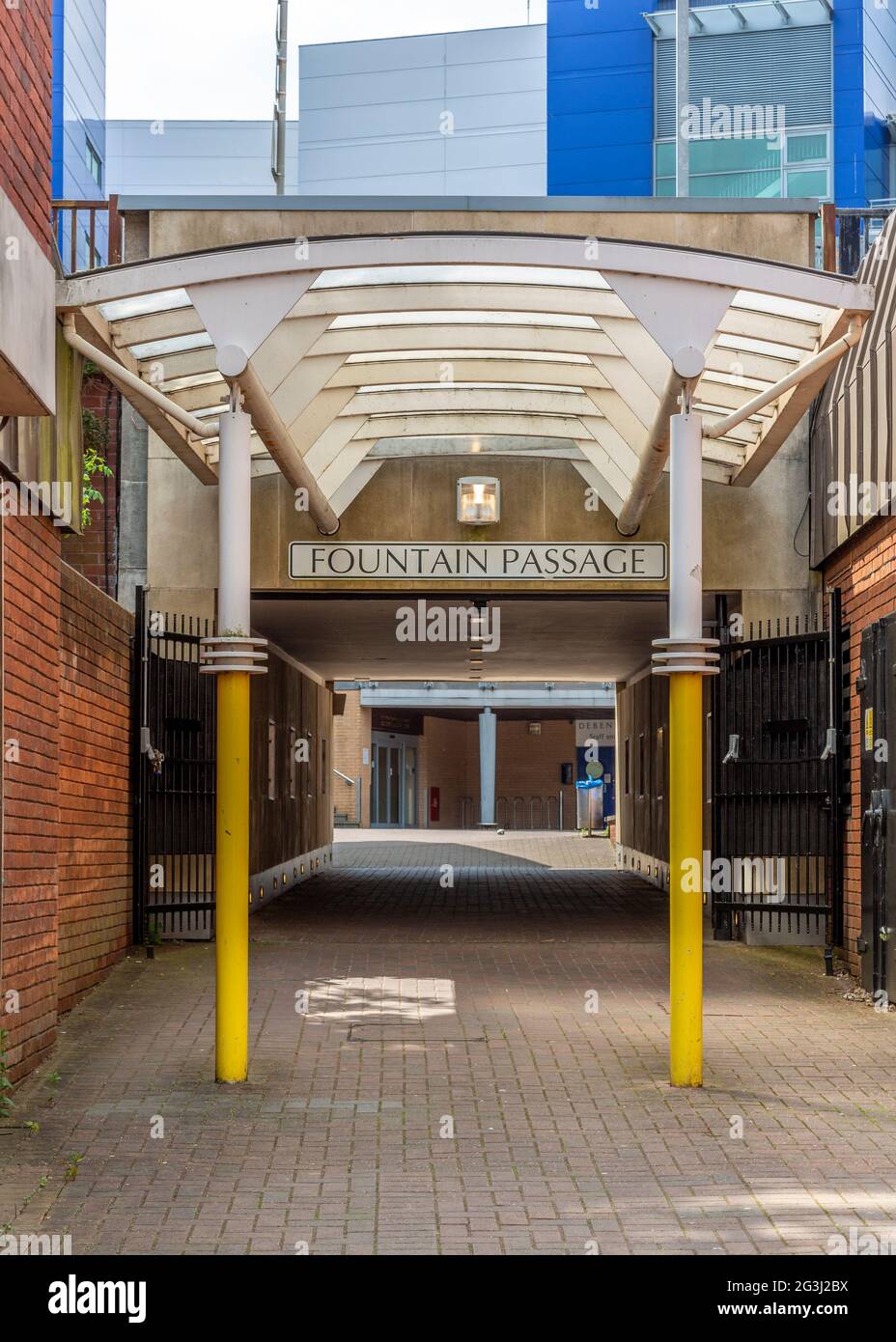 Fountain Passage nel centro di Redditch, Worcestershire. Foto Stock