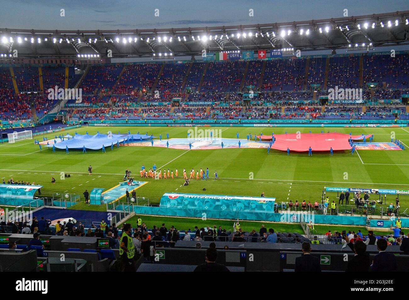 Panoramica dello stadio olimpico visto in azione durante l'UEFA Euro 2020  Gruppo A - Italia vs Svizzera allo Stadio Olimpico di Roma. / LM Foto stock  - Alamy