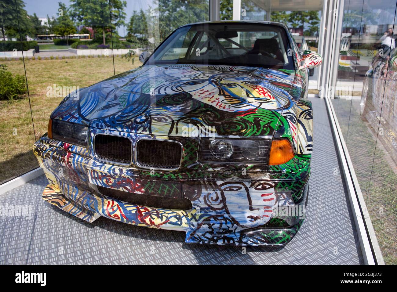 Varsavia, Polonia. 16 Giugno 2021. La Bmw M3 GTR dipinta da Sandro Chia durante la mostra.quattro vetture della famosa collezione BMW Art Car sono esposte al Vistola Boulevards (Bulwary Wislane). Gli autori di queste opere d'arte uniche sono Roy Lichtenstein, Andy Warhol, A. R. Penck e Sandro Chia. Credit: SOPA Images Limited/Alamy Live News Foto Stock