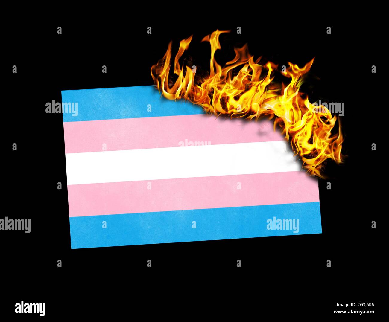Bandiera che brucia - Pride Trans Foto Stock