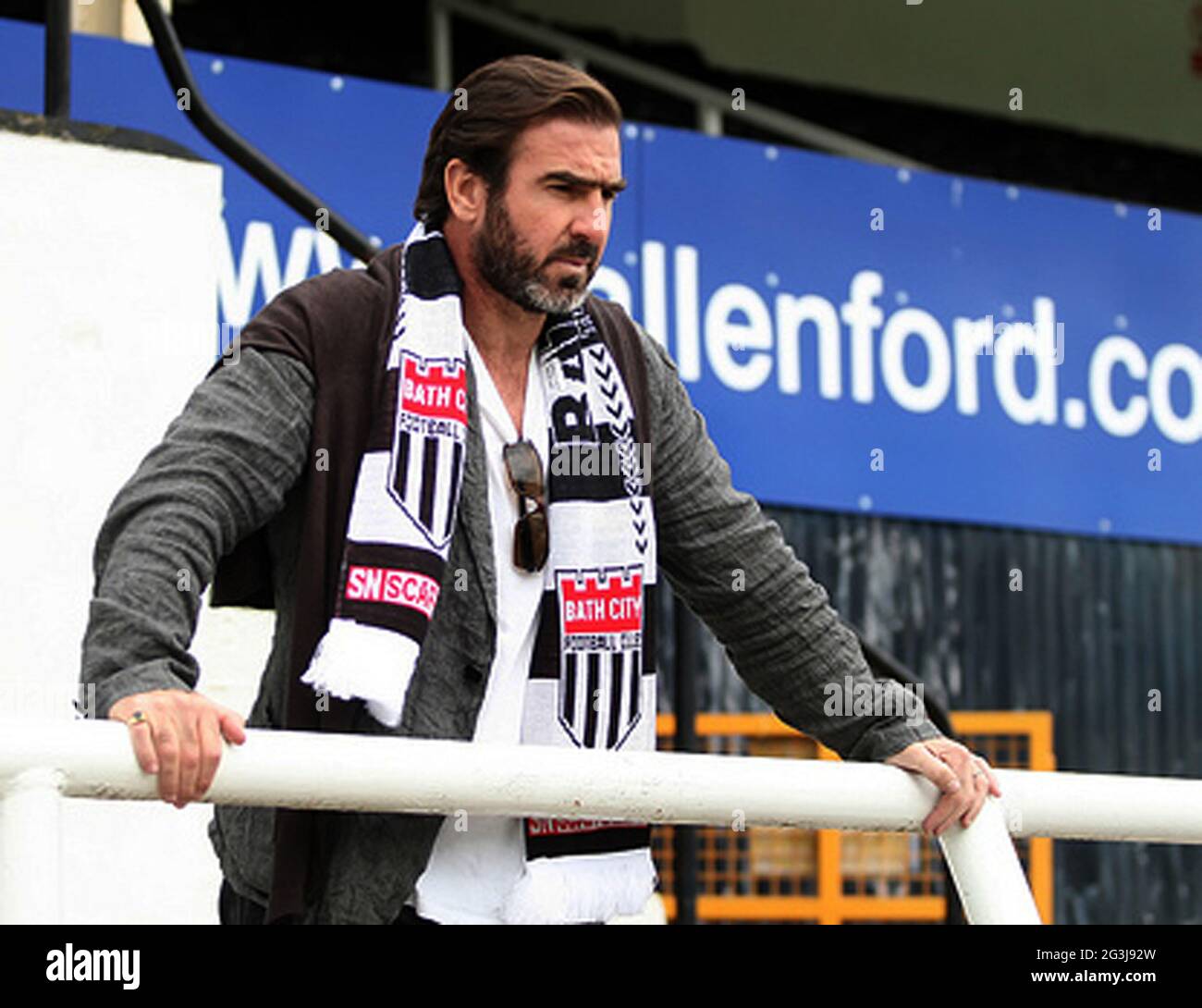 ERIC CANTONA . BATH CITY SPERA DI TENTARLO FUORI DAL PENSIONAMENTO SE SI PROCEDE AL 3° ROUND DELLA FA CUP. PIC MIKE WALKER 2009 Foto Stock