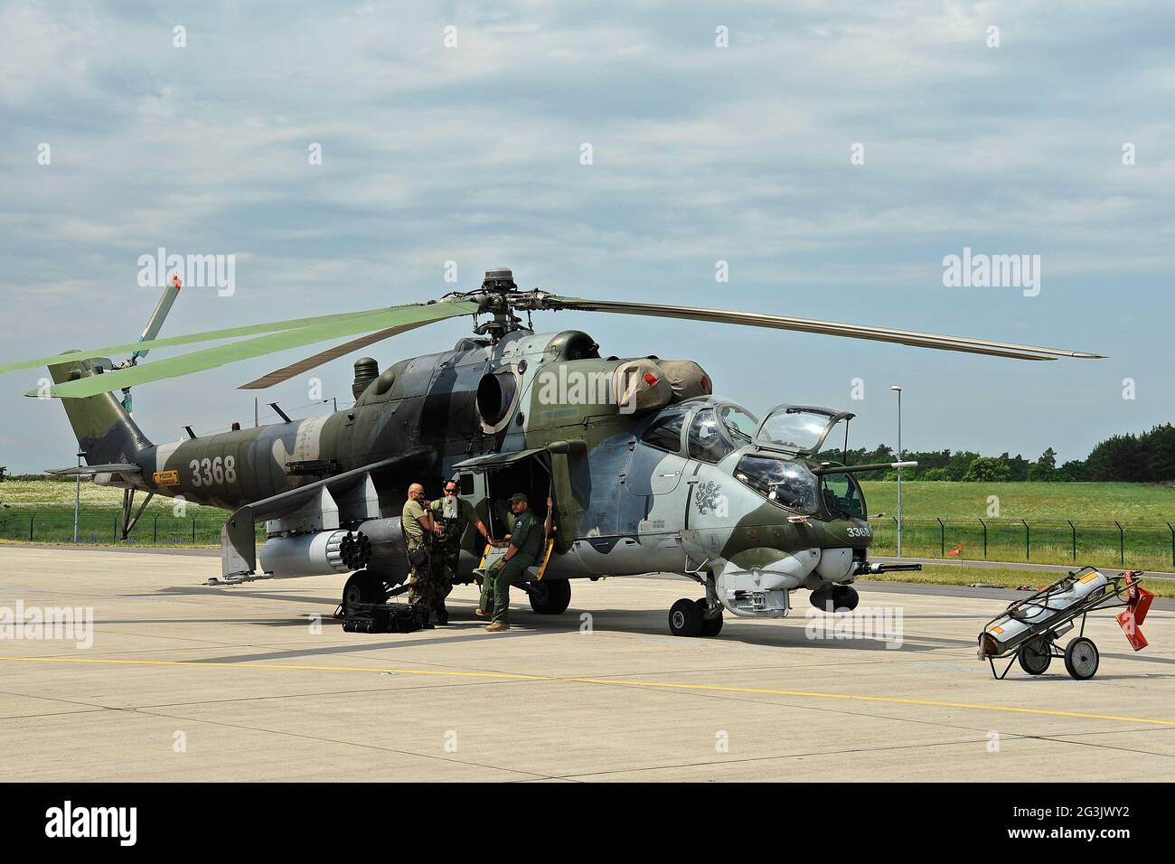 Elicottero militare russo MIL MI-24 Foto Stock