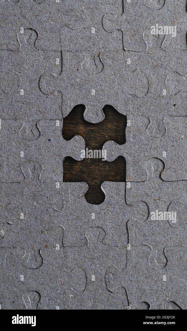 Puzzle di carta con un pezzo mancante dal Centro Foto Stock