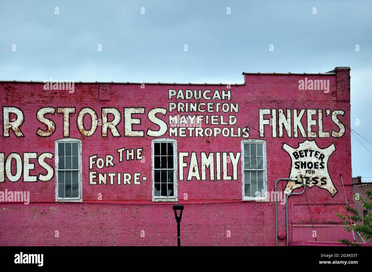 Paducah, Kentucky, Stati Uniti. Una vecchia pubblicità sopravvive all'esterno di un edificio nella vecchia sezione del centro di Paducah. Foto Stock