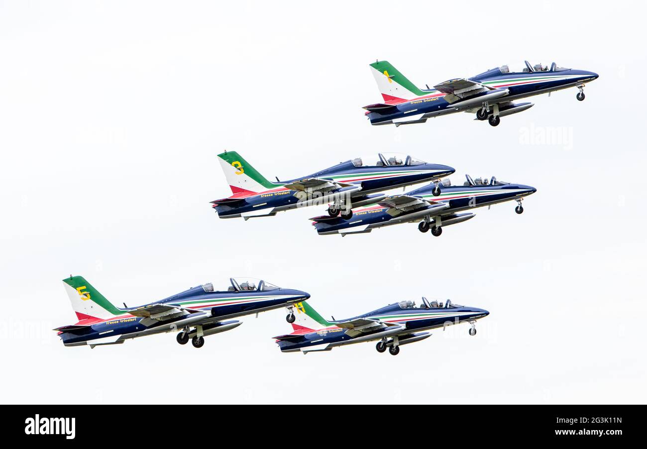 LEEUWARDEN, PAESI BASSI-Giugno 11, 2016: la Nazionale Italiana di Acrobazia Frecce Tricolori (Frecce Tricolore) esegue una mostra al Dutc Foto Stock