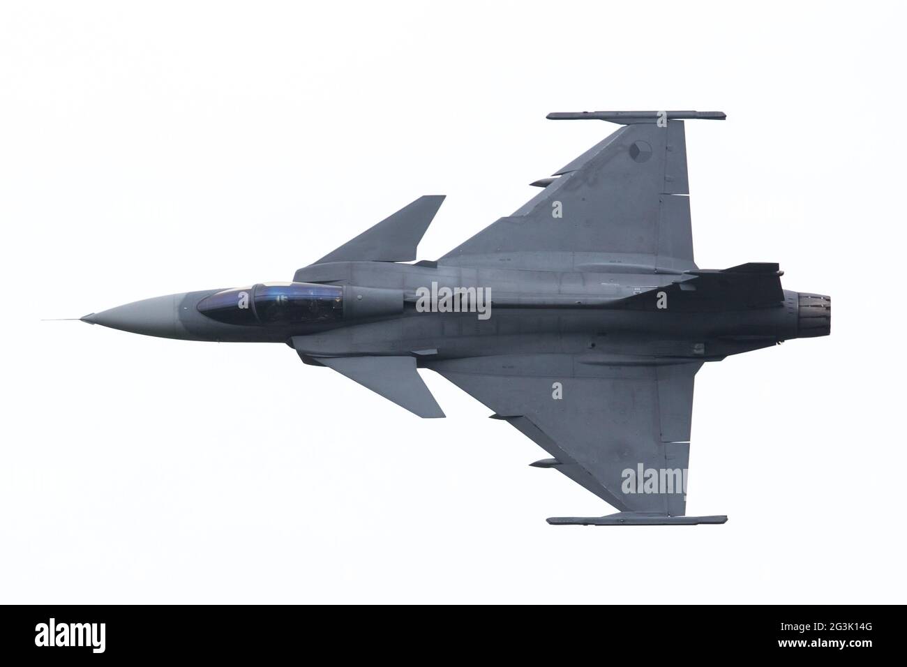 LEEUWARDEN, Paesi Bassi - 10 giugno: Moderna Tactical Fighter jet JAS-39 Gripen effettua in olandese su Airshow Giugno 10, 2016 a Foto Stock