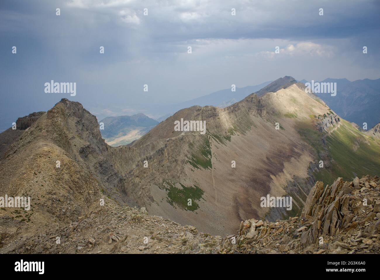 Vista lungo la formazione del coltello del Monte Timpanagos. Foto Stock