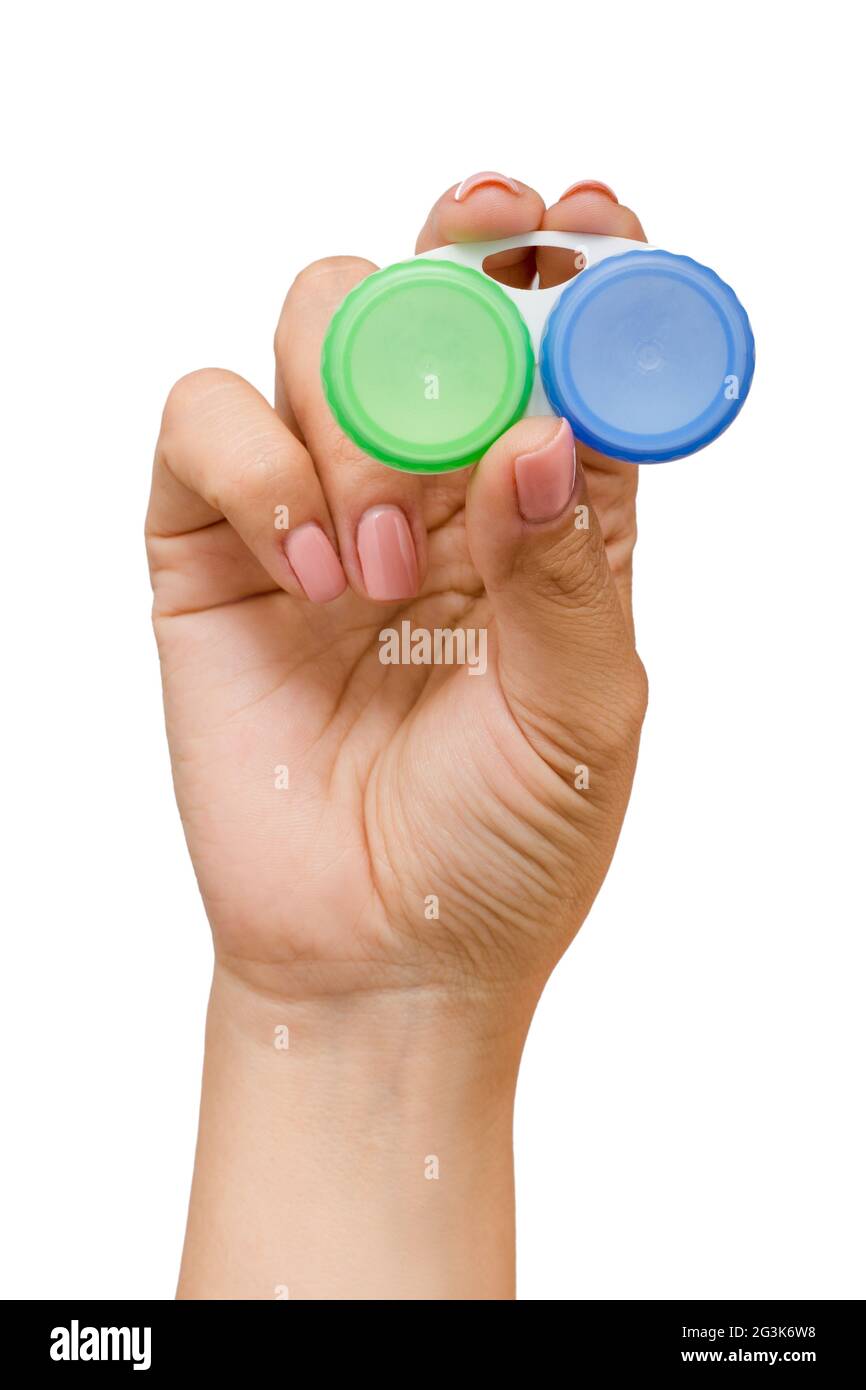 Donna con contenitore per lenti a contatto Foto Stock