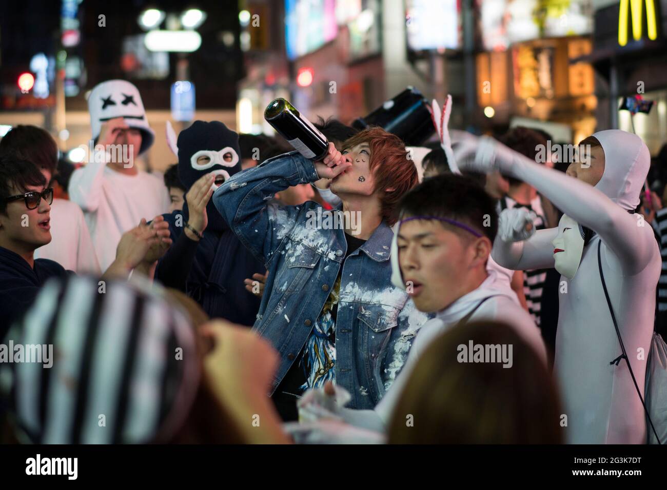 Persone che celebrano Halloween a Shibuya, Tokyo, Giappone Foto Stock