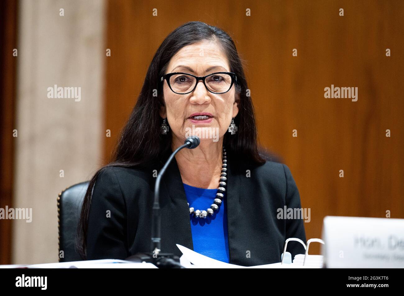 Washington, Stati Uniti. 16 Giugno 2021. Il Segretario degli Stati Uniti del Deb Haaland parla ad un'audizione del Comitato per le Stanziamenti del Senato. Credit: SOPA Images Limited/Alamy Live News Foto Stock