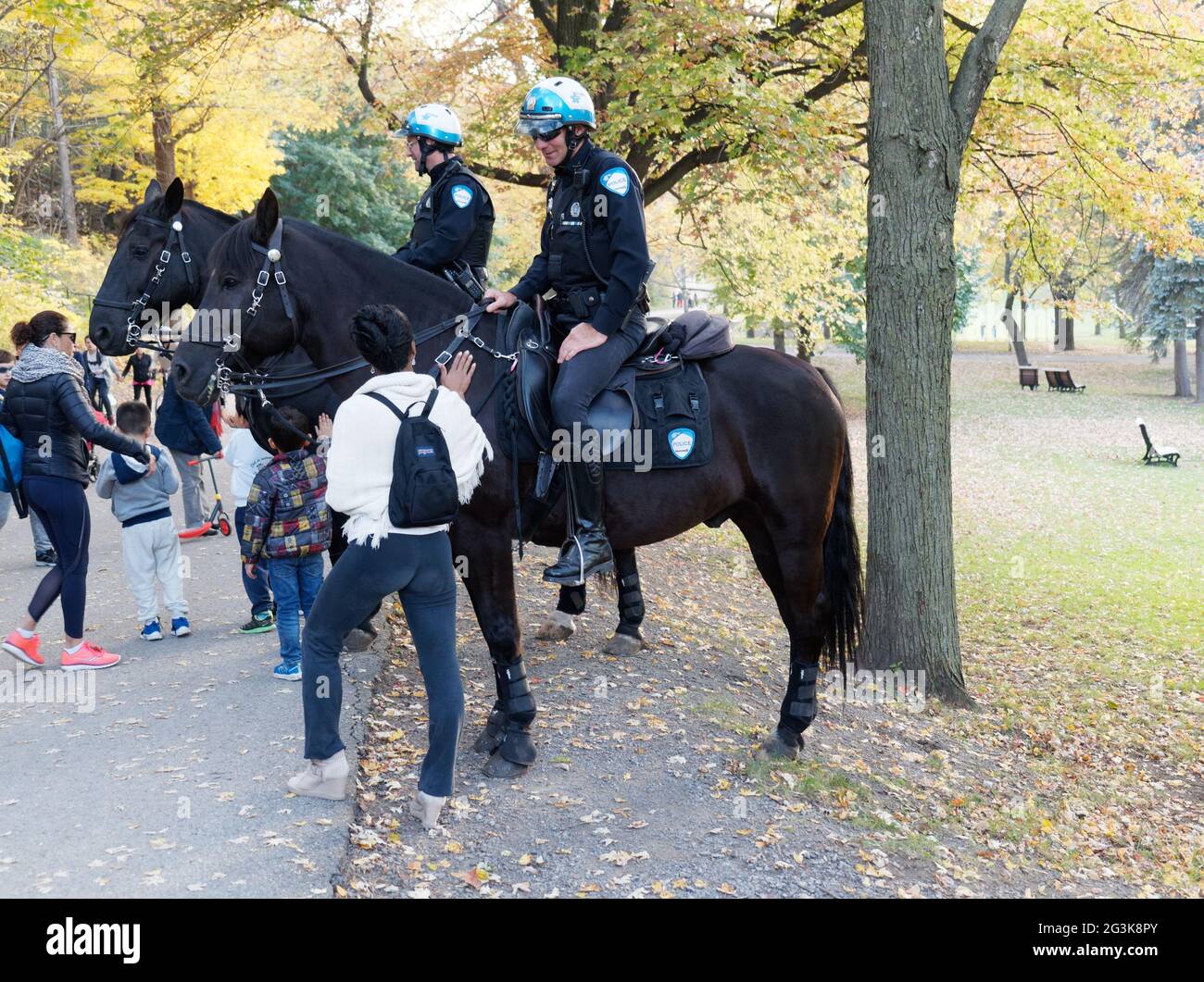 Montreal ha montato ufficiali di polizia sul Monte Royal, Montreal Canada Foto Stock