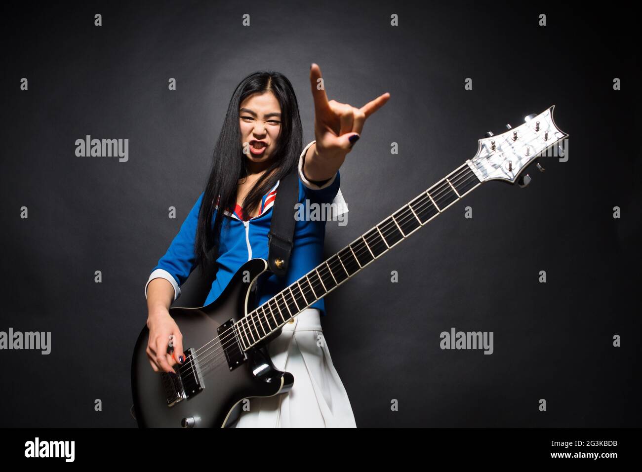 Asian rock star lady in studio Foto Stock