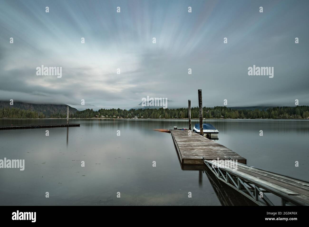Cielo spettacolare sul lago Sproat, isola di Vancouver Foto Stock