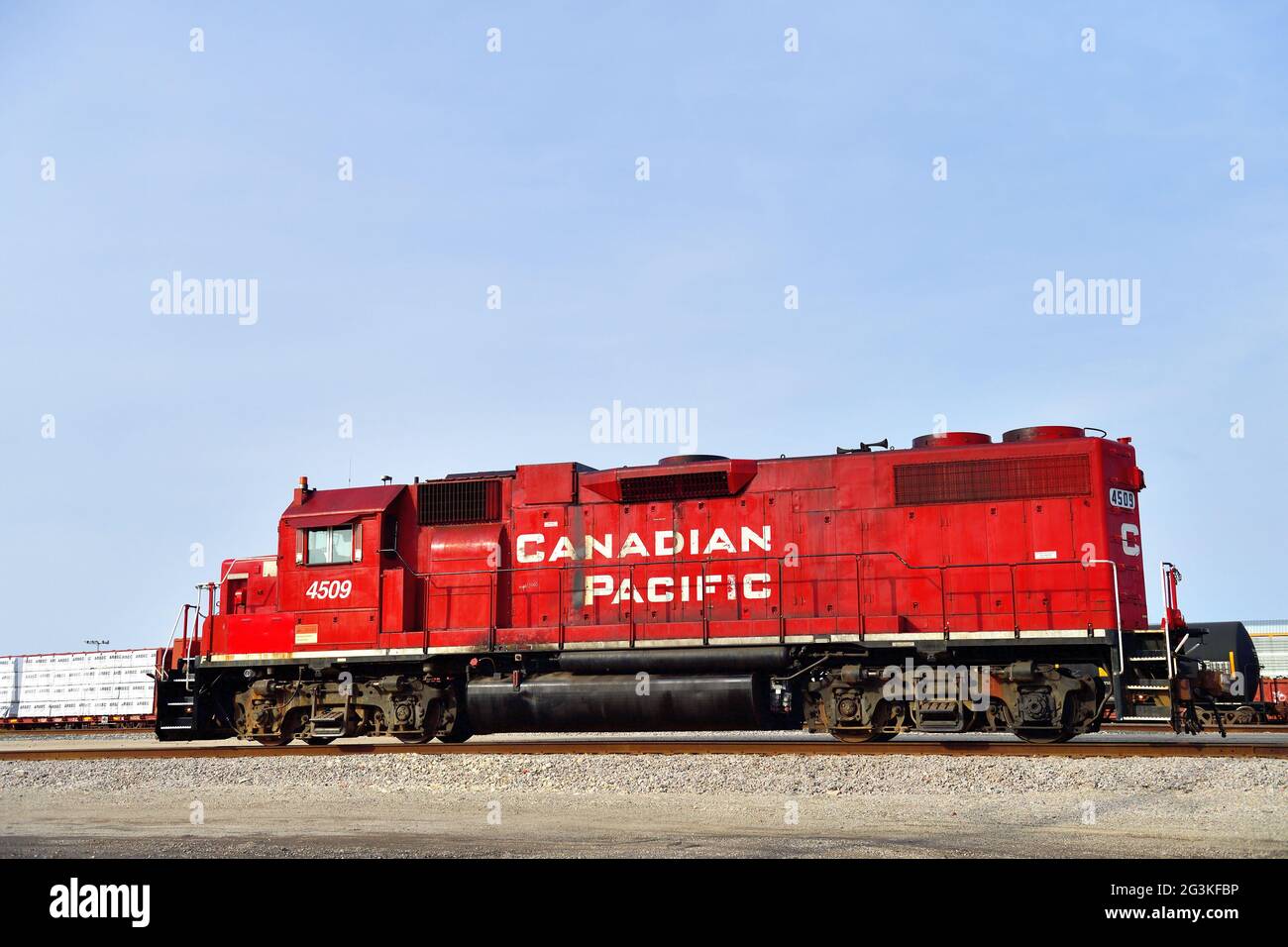 Franklin Park, Illinois, Stati Uniti. Una rete di locomotive canadesi Pacific Railway controllate a distanza che lavorano nel cantiere ferroviario di Bensenville. Foto Stock