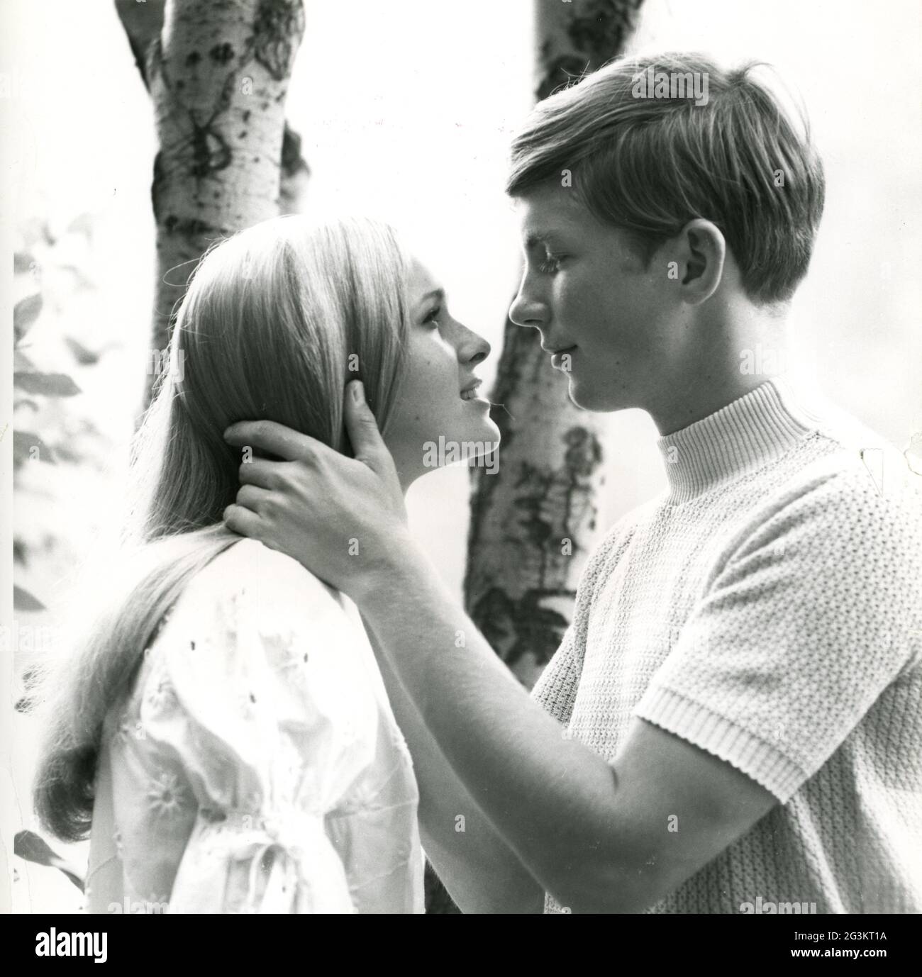 Persone, coppie, amanti / romanticismo, coppie che si guardano l'un  l'altro, anni '70, DIRITTI AGGIUNTIVI-CLEARANCE-INFO-NON-DISPONIBILE Foto  stock - Alamy
