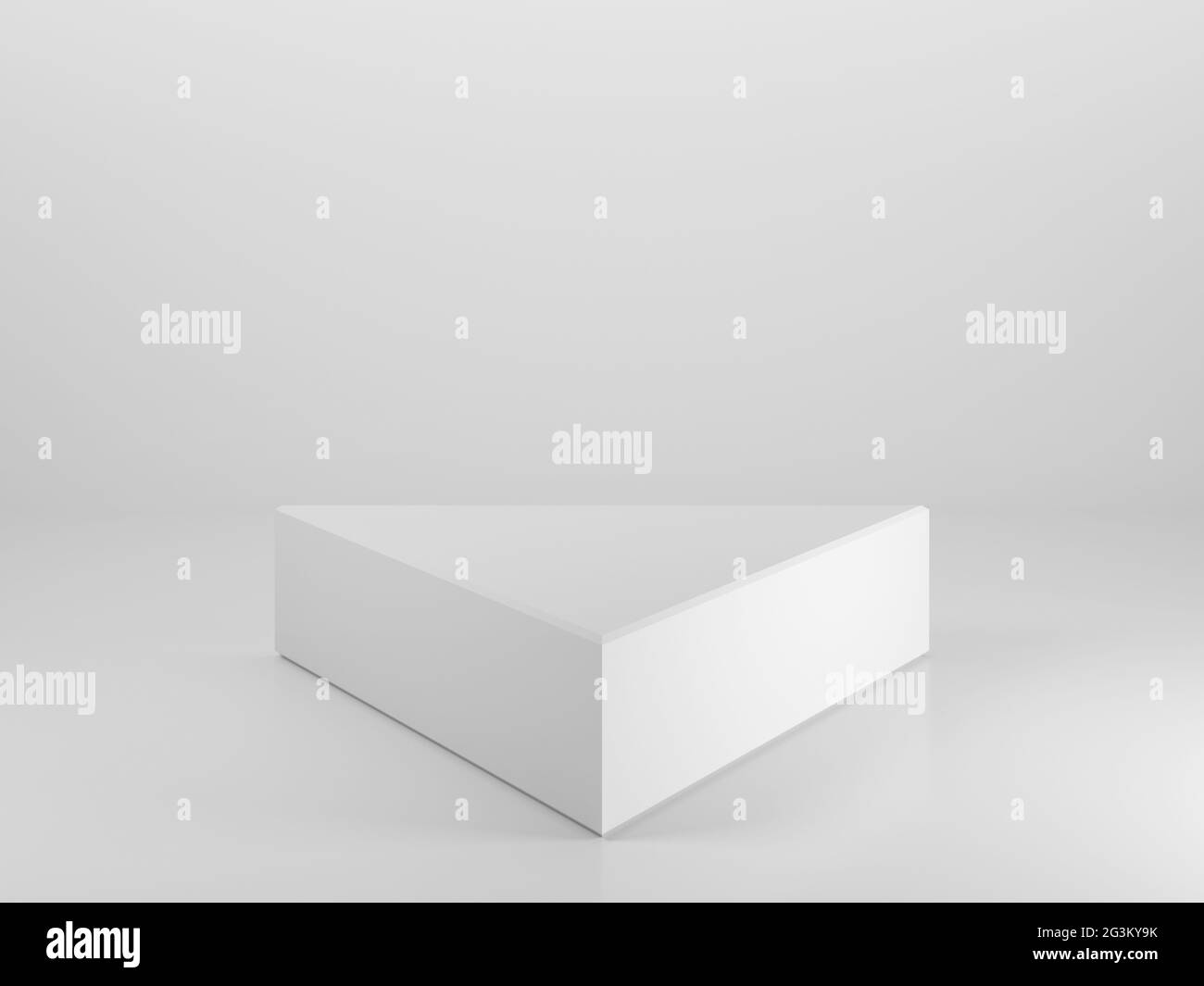 Podio bianco triangolare vuoto per qualsiasi presentazione di prodotti è in una stanza studio bianca, rappresentazione 3d illustrazione Foto Stock