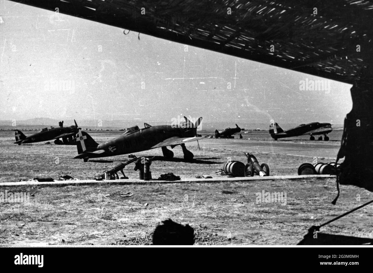 Seconda guerra mondiale / seconda guerra mondiale, guerra aerea, combattenti Macchi C. 200 Saetta dell'Aeronautica militare Italiana su base aerea, ottobre 1940, REDAZIONALE-USO-SOLO Foto Stock