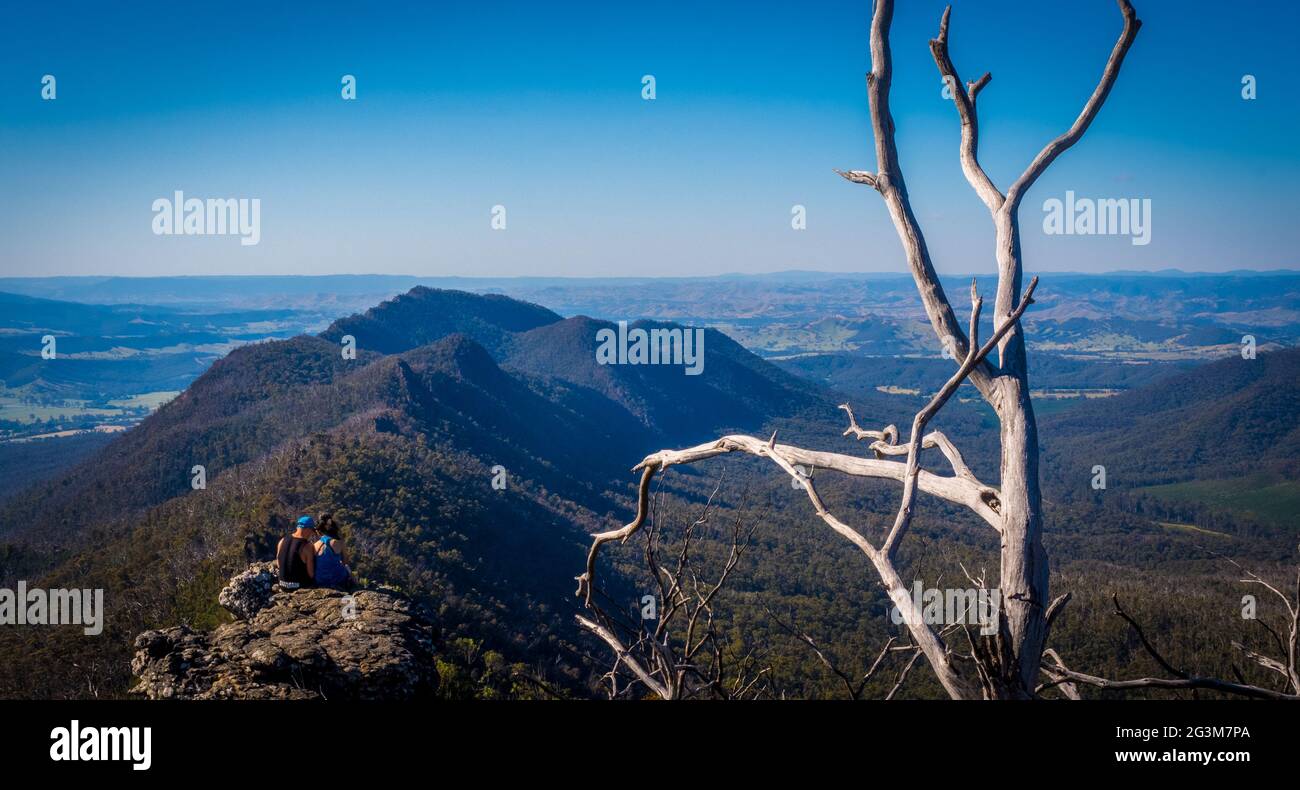 Vista panoramica dalla cima della catena della cattedrale di melbourne Victorias, guardando dal lato opposto del campeggio del mulino di cuochi Foto Stock