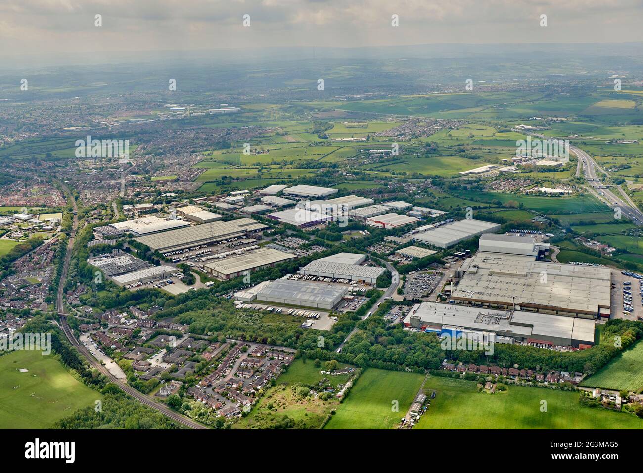 Vista aerea della zona industriale Junction 41, Wakefield, West Yorkshire, Inghilterra settentrionale, Regno Unito, Diritto dominante della pianta di Coca Cola Foto Stock