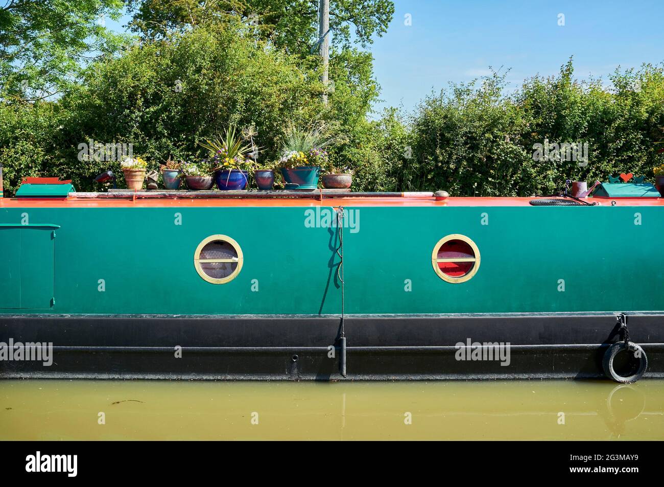 Canal LIFE sul canale Kennett & Avon, tra Bath e Bradford Upon Avon, Inghilterra sud-occidentale, Regno Unito Foto Stock
