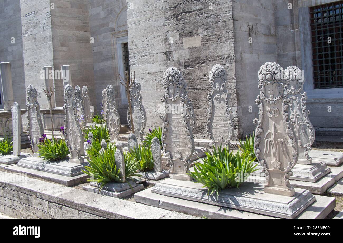Vecchie pietre sulle tombe di Istanbul Foto Stock
