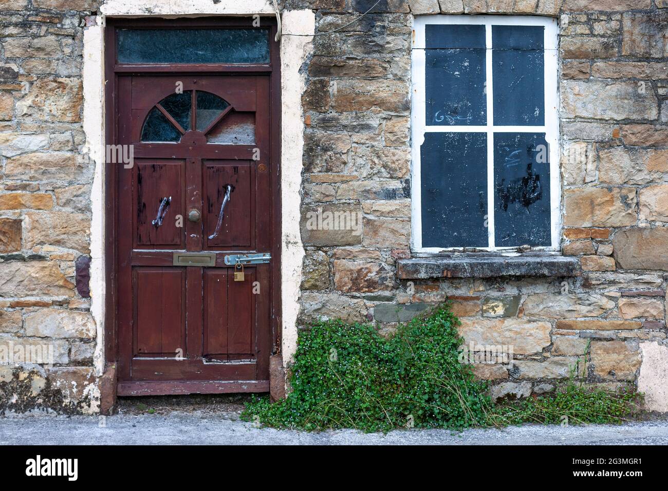 Case abbandonate in disriparazione, Killaloe, Contea di Clare Irlanda Foto Stock