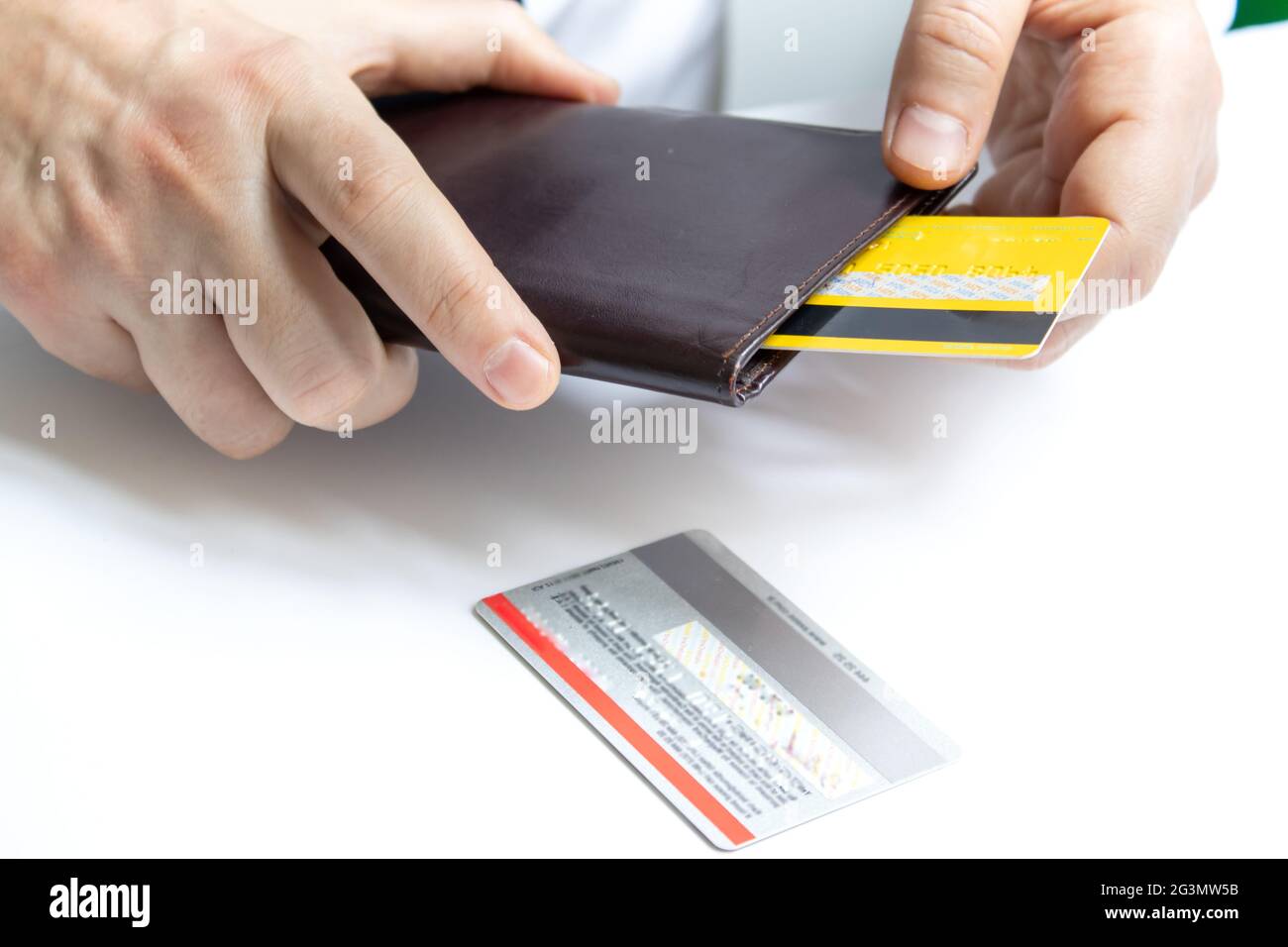Shopping online. Utilizzo della carta di credito. Consumatori consapevoli  Foto stock - Alamy