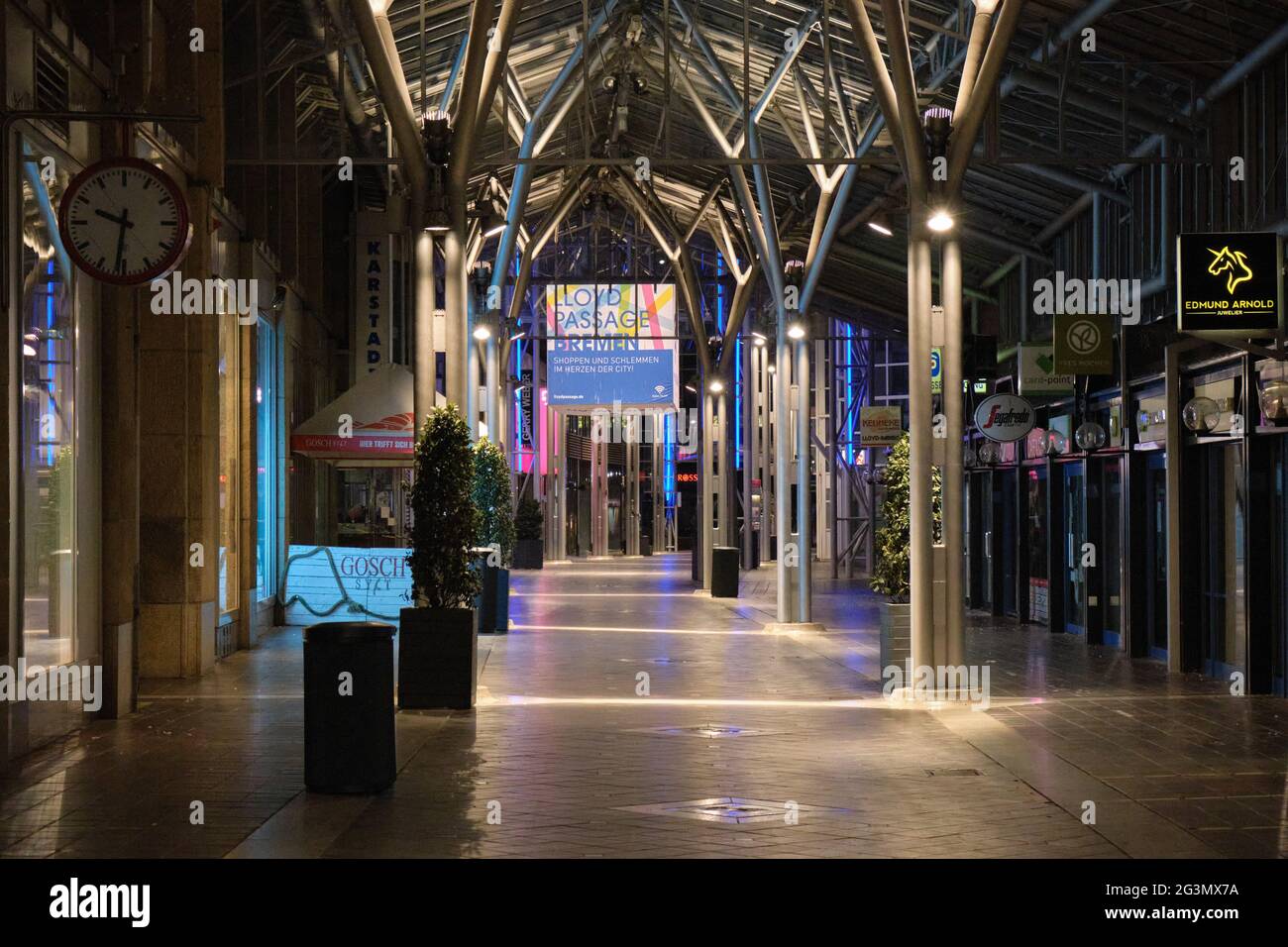 '18.04.2021, Brema, Brema, Germania - galleria di negozi vuota nel centro della città durante la pandemia di Corona. 00A210418D097CAROEX.JPG [VERSIONE DEL MODELLO: NO Foto Stock