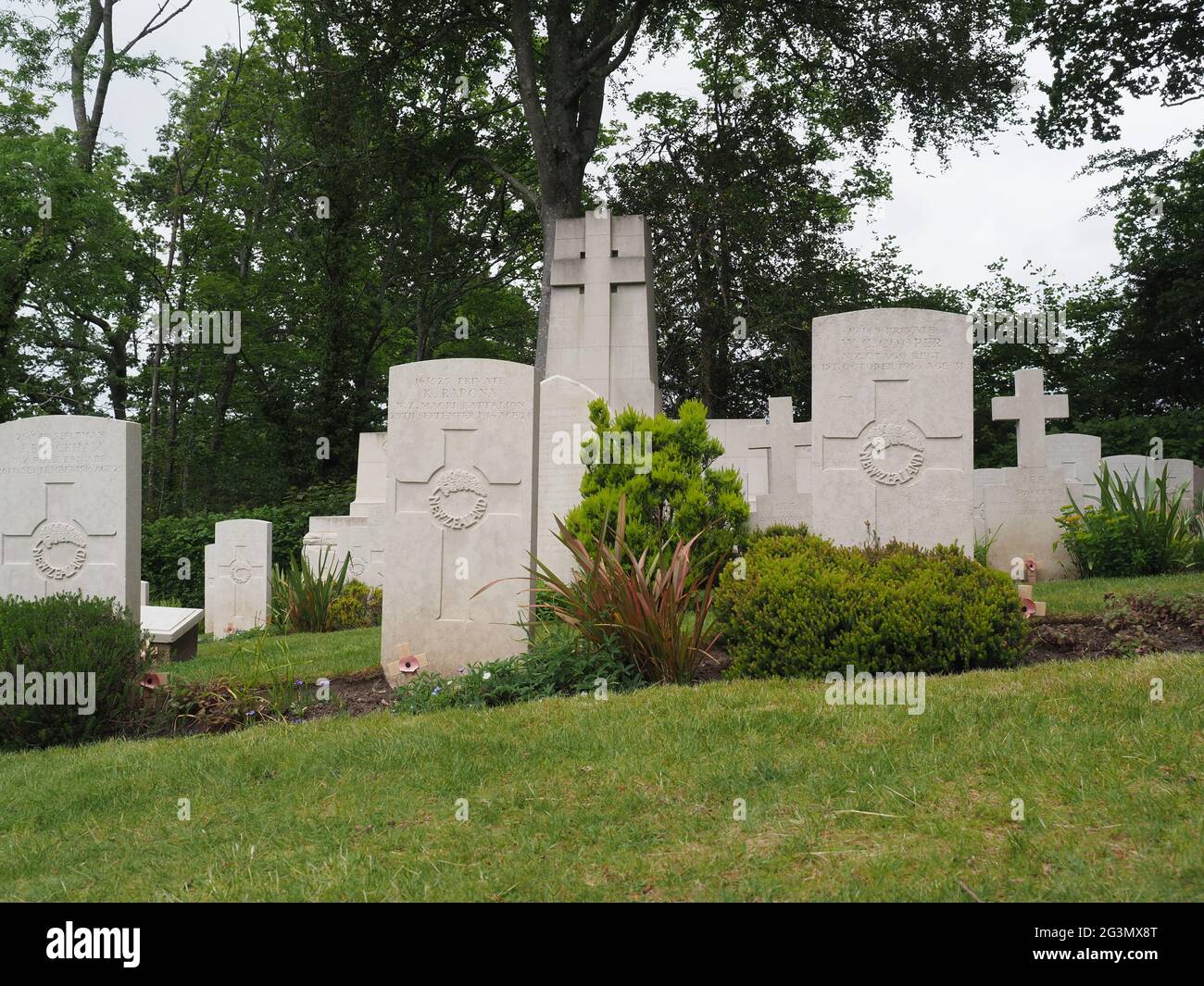 Le tombe dei soldati neozelandesi alla chiesa di San Nicola a Brockenhurst nella Nuova Foresta Foto Stock