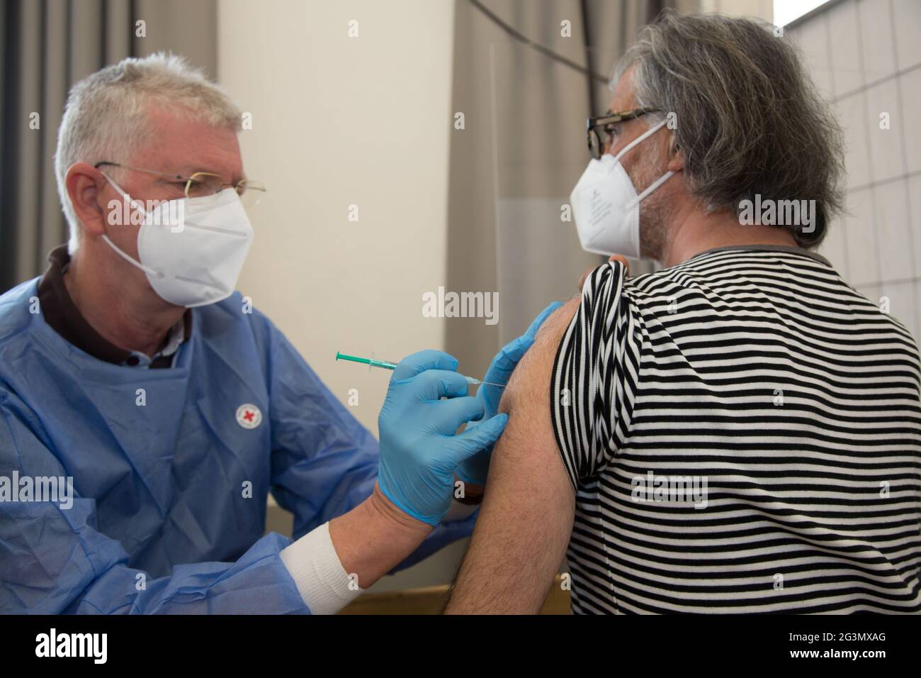 '11.05.2021, Brema, Brema, Germania - Centro di vaccinazione temporanea gestito dalla DRK in sospensione della prioritizzazione delle vaccinazioni in un distretto con a. Foto Stock