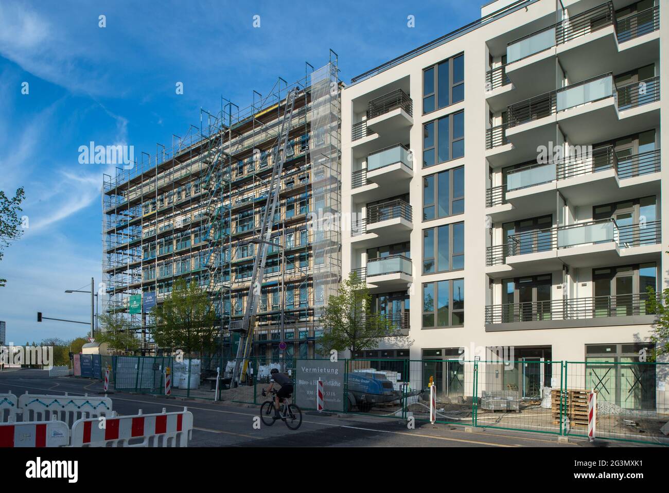 '09.05.2021, Berlino, Berlino, Germania - nuovo condominio a Thaerstrasse in Prenzlauer Berg sul sito dell'ex Zentralviehhof. 0CE210509 Foto Stock