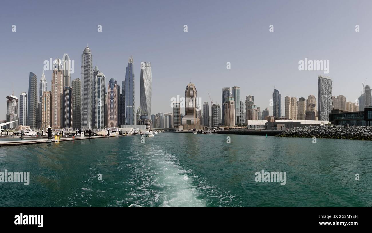 '25.03.2021, Dubai, , Emirati Arabi Uniti - Panorama dello skyline. 00S210325D549CAROEX.JPG [RELEASE DEL MODELLO: NO, RELEASE DELLA PROPRIETÀ: NO (c) caro images Foto Stock