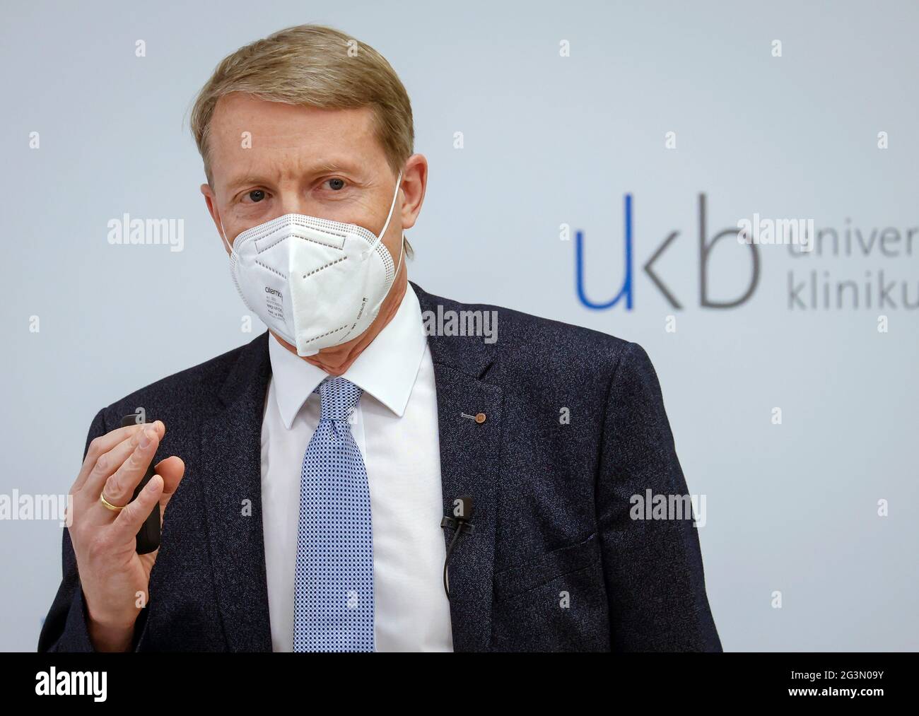 '16.04.2021, Bonn, Nord Reno-Westfalia, Germania - Prof. Dr. MED. Gunther Hartmann, Direttore dell'Istituto di chimica clinica e pH clinico Foto Stock