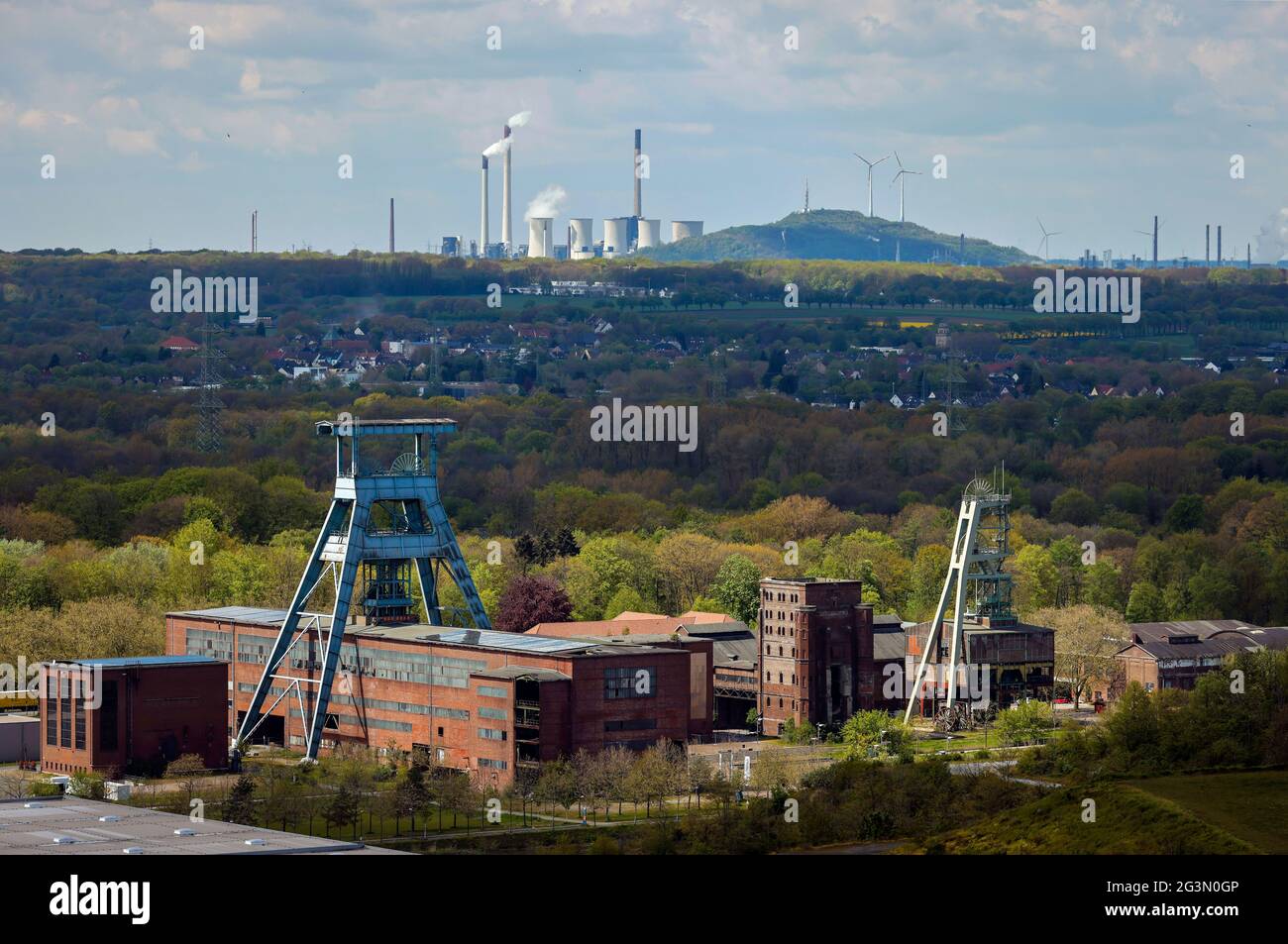 '07.05.2021, Herten, Renania Settentrionale-Vestfalia, Germania - disusato Ewald colliery a Herten, la centrale elettrica di Uniper Scholven a Gelsenkirchen nel backgro Foto Stock