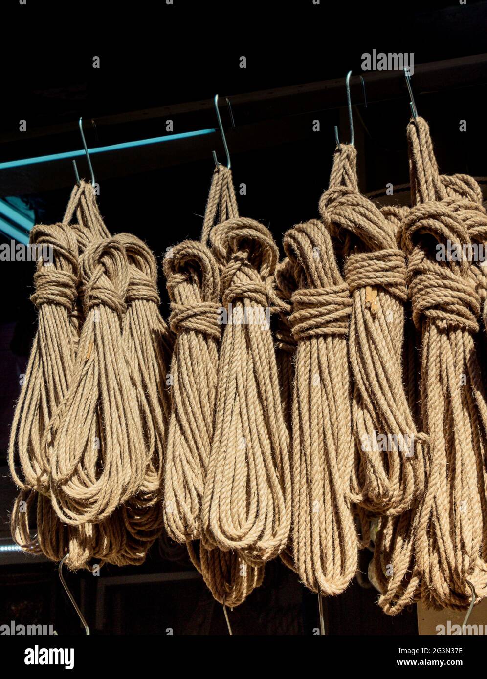 Fascio di corda di lino in vendita Foto Stock