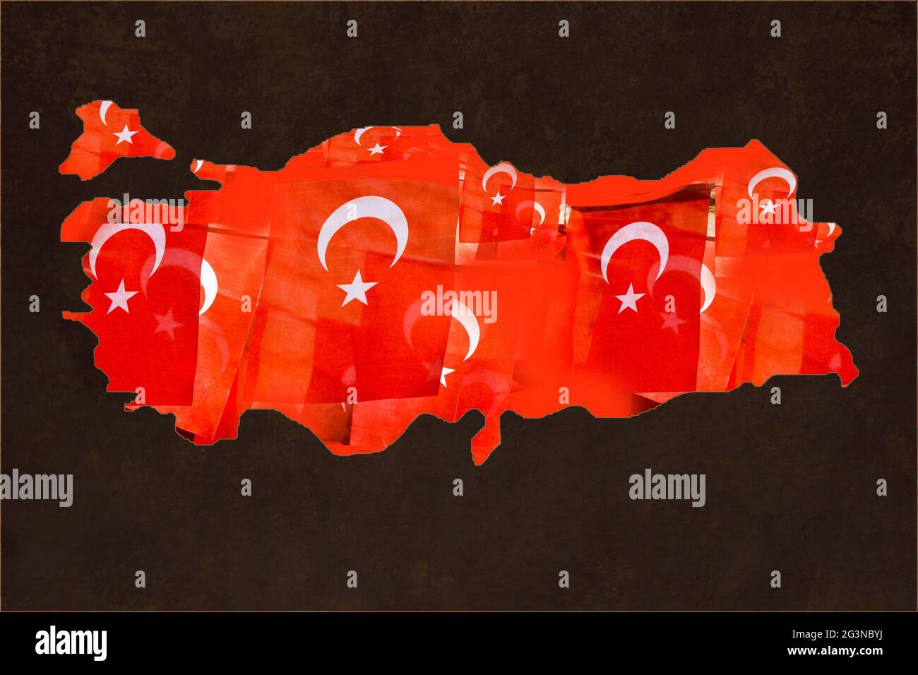 Bandiere nazionali turche riempite sulla mappa della Turchia al buio Foto Stock