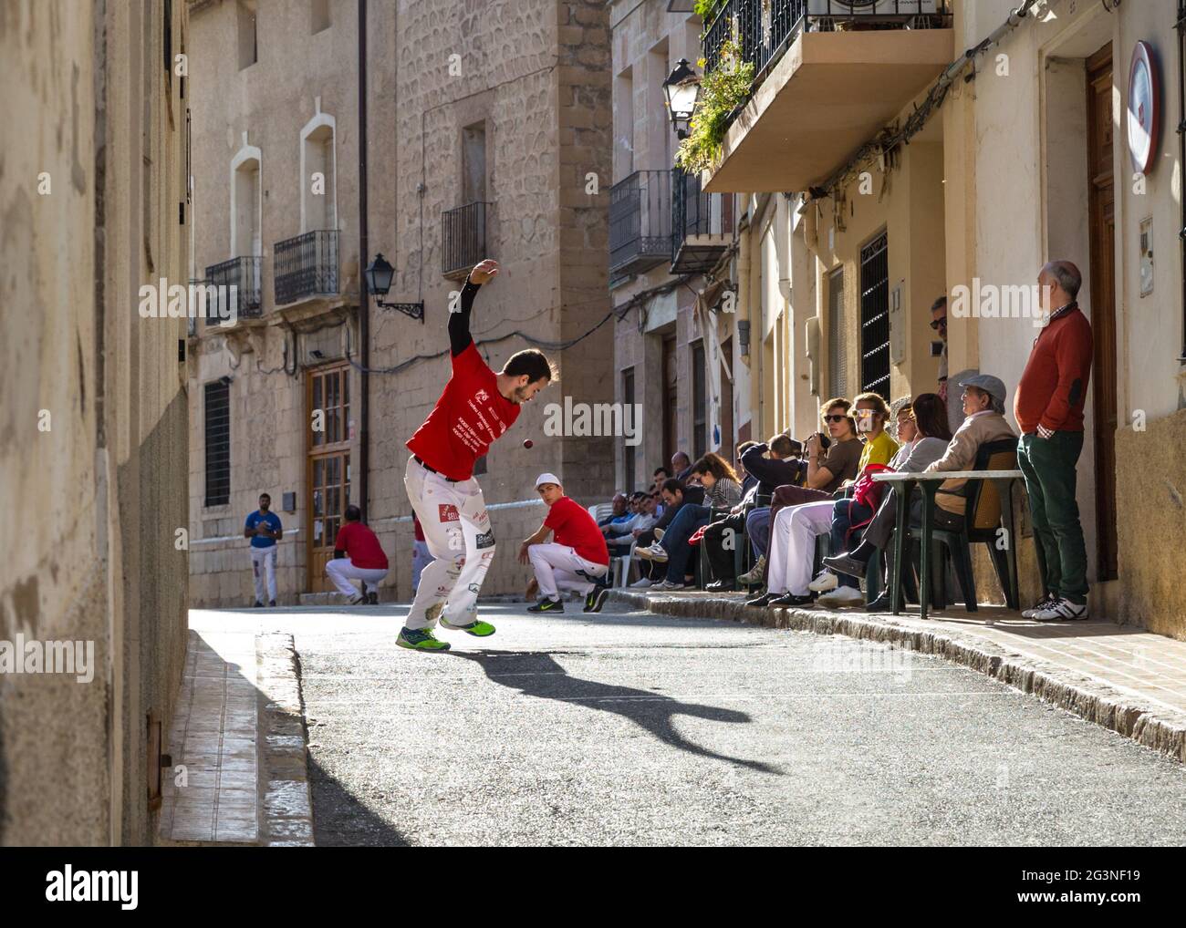 Persone che giocano pilota Valenciana, tradizionale gioco di squadra a Sella, regione di Valencia, Spagna Foto Stock
