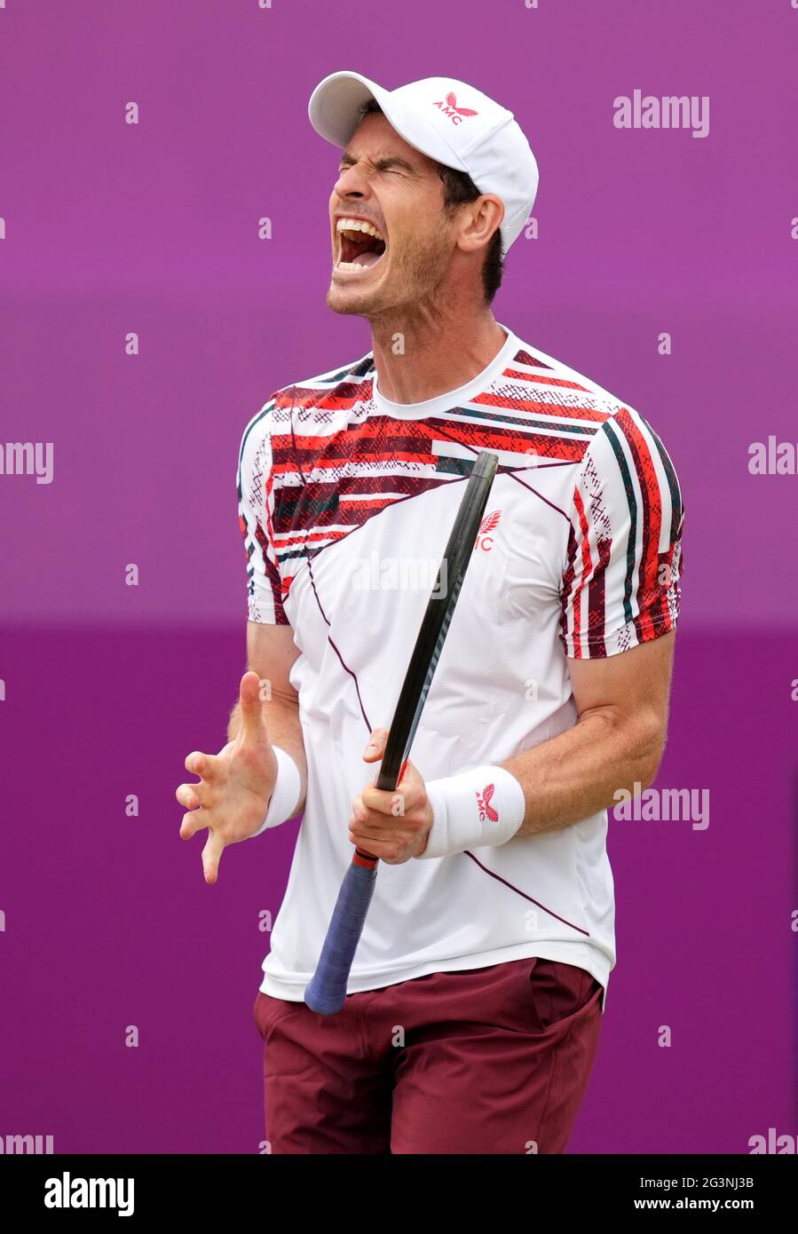 Andy Murray della Scozia reagisce durante il quarto giorno dei Campionati Cinch al Queen's Club di Londra. Data immagine: Giovedì 17 giugno 2021. Foto Stock