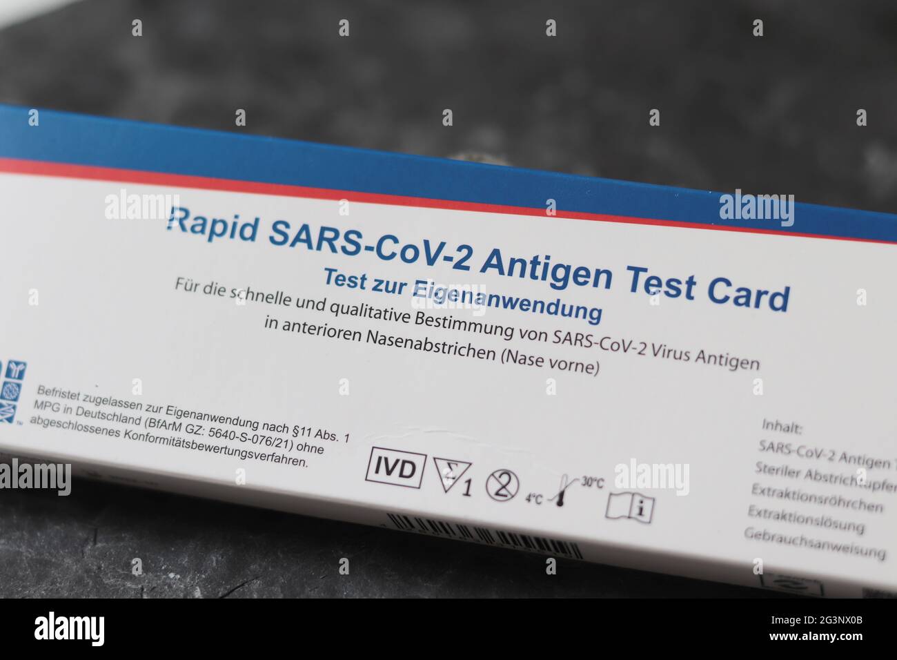 BERLINO, GERMANIA - 15 giu 2021: confezione di Corona Rapid SARS-COV-2 Antigen Test Card di MP Biomedicals Germany GmbH, autotest Foto Stock